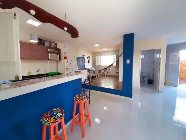 Imagem: A casa possui 4 Dormitórios, 1 Suíte, 1 Banheiro, 2 Vagas