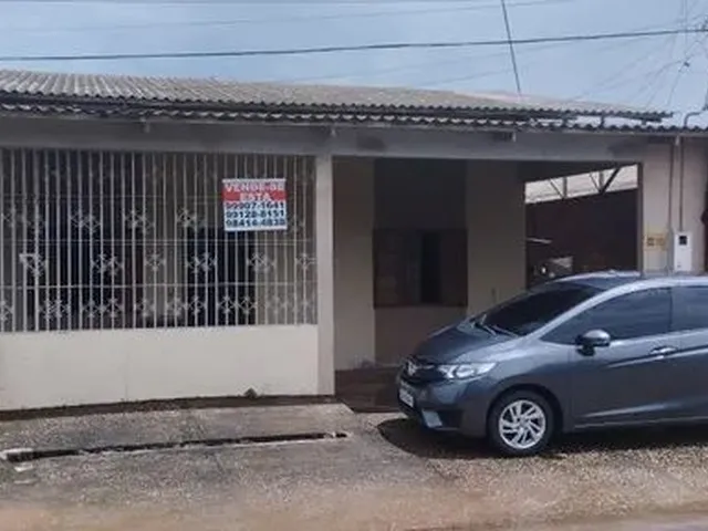 Imagem: A casa possui 2 Dormitórios, 1 Banheiro, 2 Vagas na