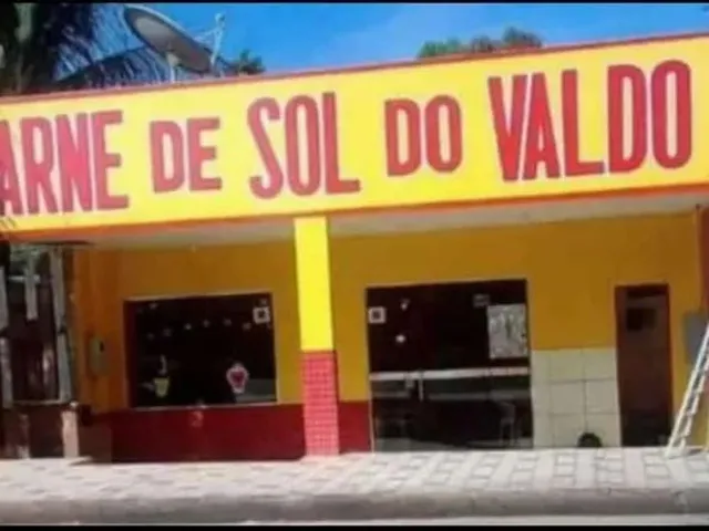 Imagem: A casa possui 5 Dormitórios, 3 Banheiros e está