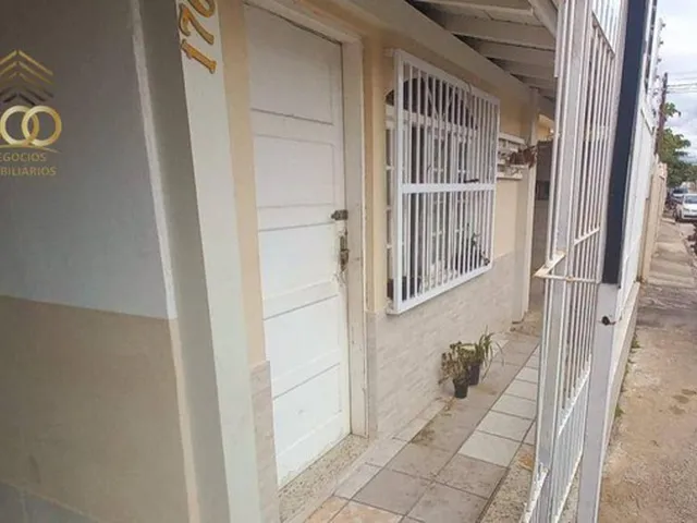 Imagem: Casa com 10 Dormitórios À Venda, 300 M²