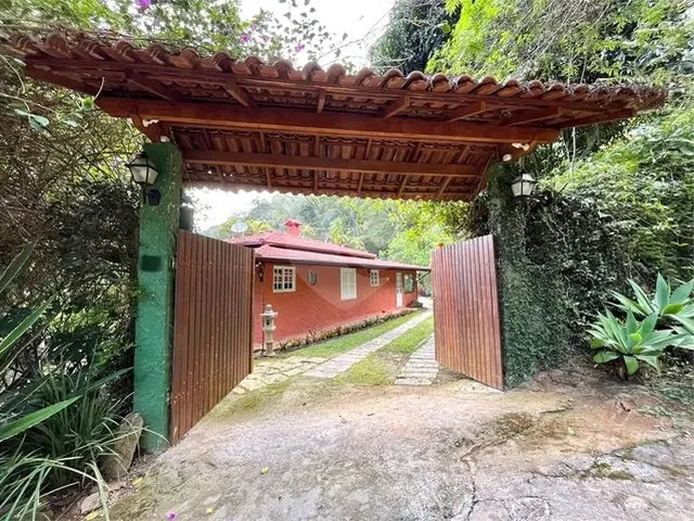 Imagem: Em Petròpolis no Bairro de Araras. Belissima