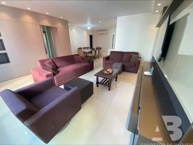 Imagem 2: Imóvel de Luxo no Centro de Balneário Camboriú-Sc: 3 Quartos, 3 Suítes, 3 Salas, 4 Vagas de Garagem, 230M² de Área