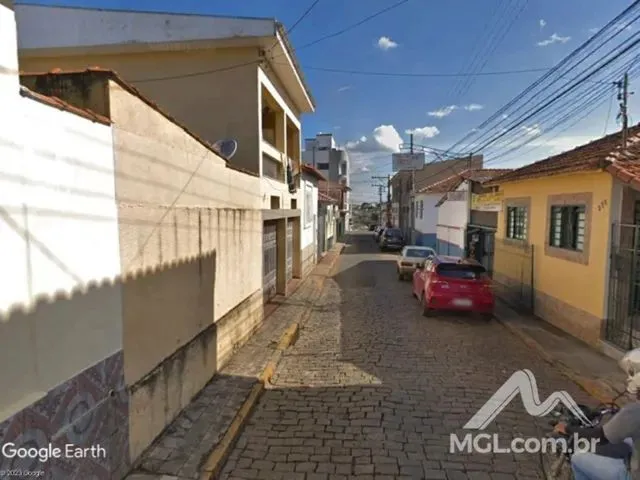 Imagem: Alfenas/Mg - Casa de 2 Pavimentos no Centro