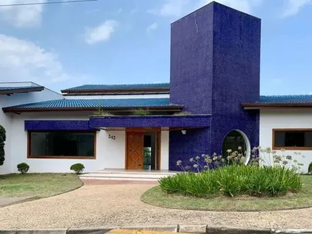 Imagem: A casa em condomínio possui 5 Dormitórios, 5 Suítes, 5