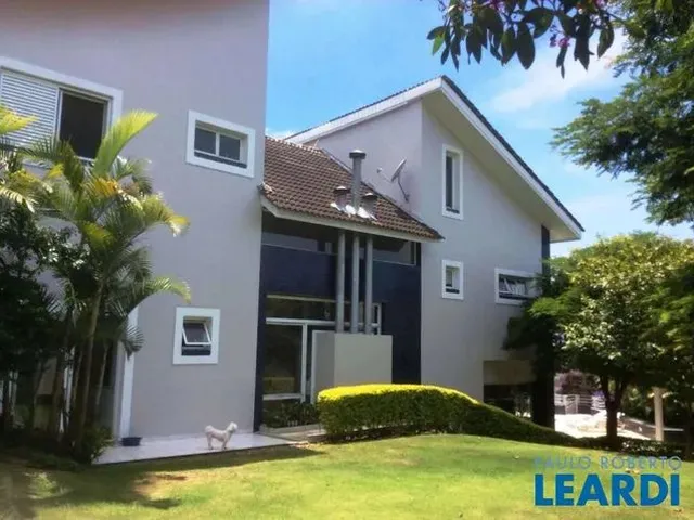Imagem: A casa em condomínio possui 5 Dormitórios, 1 Suíte, 5