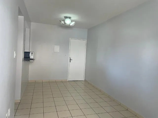 Imagem: O apartamento possui 2 Dormitórios, 1 Banheiro, 1 Vaga na