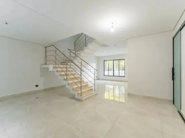 Imagem 1: Casa em Condomínio Fechado, 04 Suítes, Hidromassagem, Uberaba, Curitba