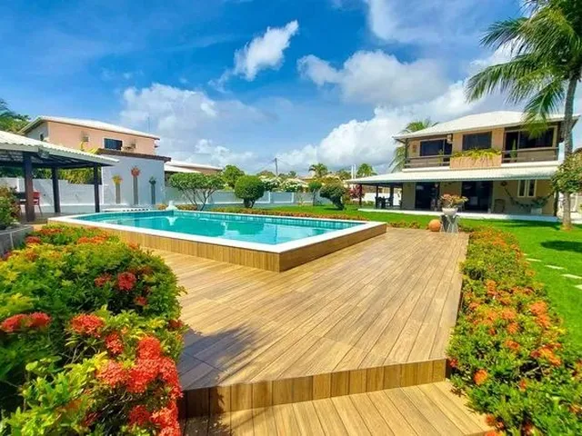 Imagem: Casa com 4 Dormitórios, Piscina, À 200