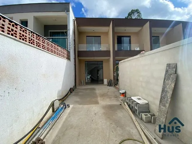 Imagem 2: Oportunidade! Casa Geminada Independente com 2 Quartos, Suítes com Varanda e 2 Vagas No