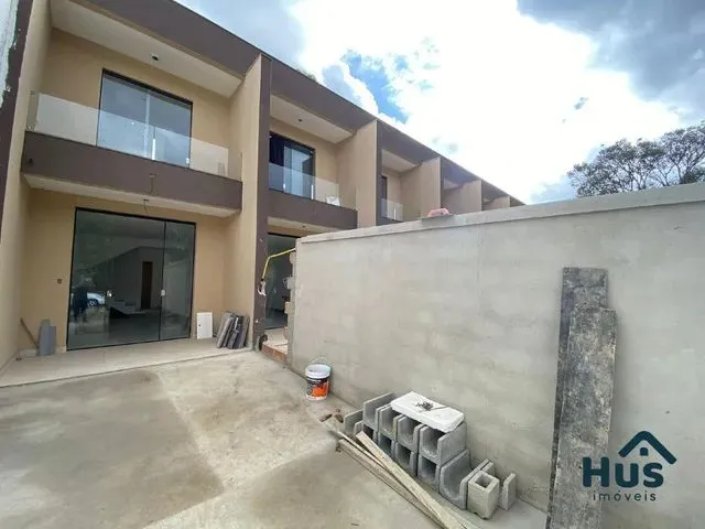Imagem 3: Oportunidade! Casa Geminada Independente com 2 Quartos, Suítes com Varanda e 2 Vagas No