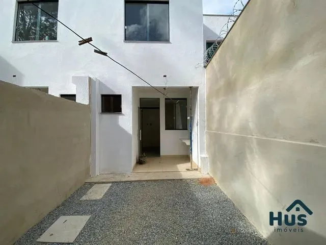 Imagem 9: Oportunidade! Casa Geminada Independente com 2 Quartos, Suítes com Varanda e 2 Vagas No