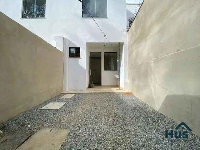 Imagem 10: Oportunidade! Casa Geminada Independente com 2 Quartos, Suítes com Varanda e 2 Vagas No