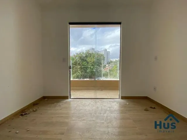 Imagem 14: Oportunidade! Casa Geminada Independente com 2 Quartos, Suítes com Varanda e 2 Vagas No