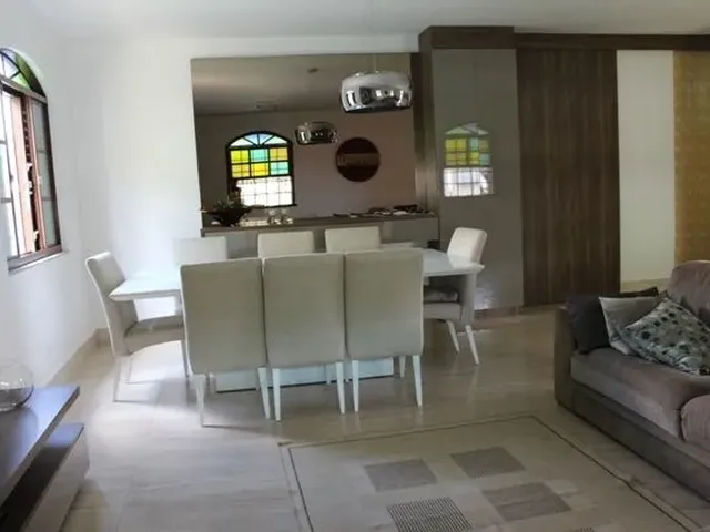 Imagem 4: Casa com 4 Dormitórios À Venda em Contagem