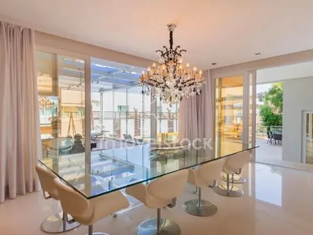 Imagem 4: Casa Emocionante com Design Espetacular!