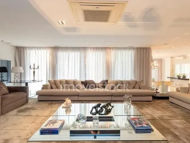 Imagem 12: Casa Emocionante com Design Espetacular!