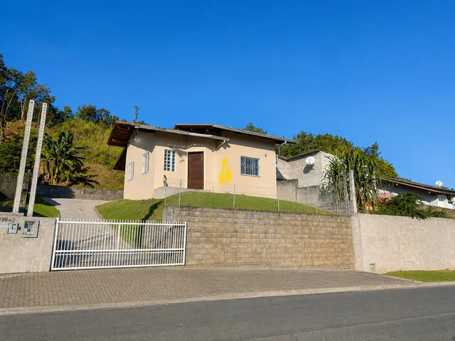 Imagem: Casa com amplo espaço à venda no bairro