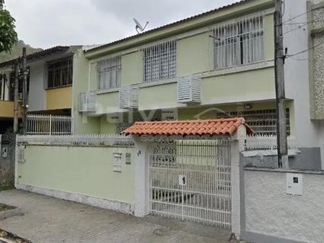 Imagem: A casa possui 5 Dormitórios, 2 Suítes, 1 Banheiro, 4