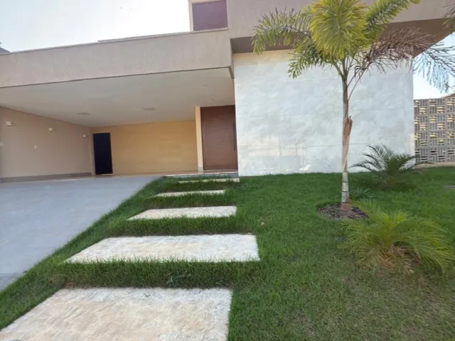 Imagem: A casa possui 4 Dormitórios, 4 Suítes, 5 Banheiros, 4 Vagas