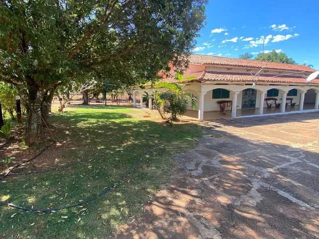 Imagem: A fazenda possui 3 Dormitórios, 5 Banheiros e está localizado