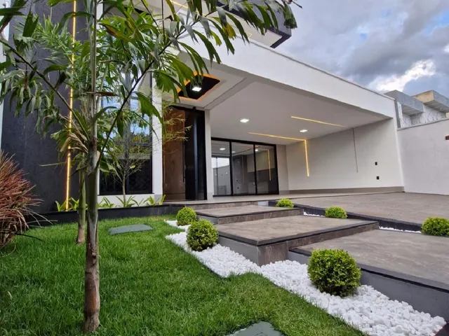 Imagem: A casa possui 4 Dormitórios, 4 Suítes, 5 Banheiros, 3 Vagas