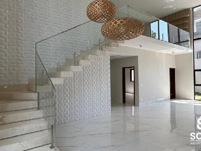 Imagem: A casa possui 3 Dormitórios, 3 Suítes, 6 Banheiros, 3 Vagas