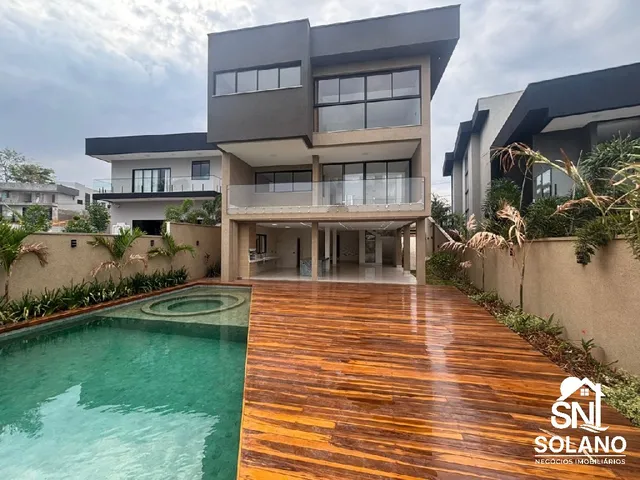 Imagem: A casa possui 5 Dormitórios, 5 Suítes, 7 Banheiros, 5 Vagas