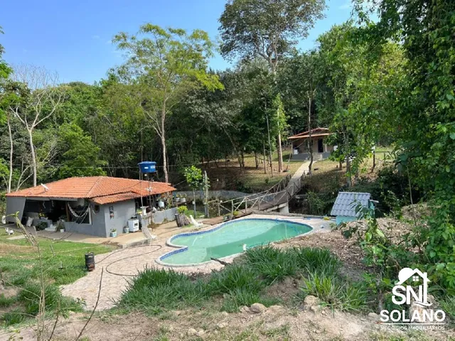 Imagem: A chácara possui 4 Dormitórios, 2 Banheiros, 48.400m² de