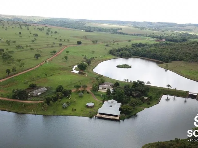 Imagem: A fazenda possui 3 Dormitórios, 3 Suítes, 2 Banheiros,