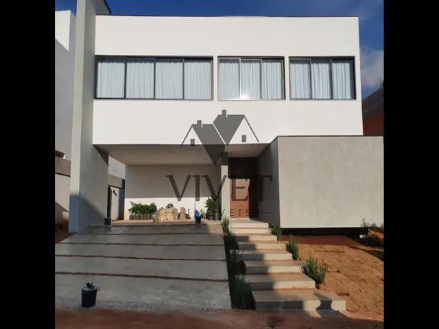 Imagem: A casa em condomínio possui 6 Dormitórios, 4 Suítes, 6