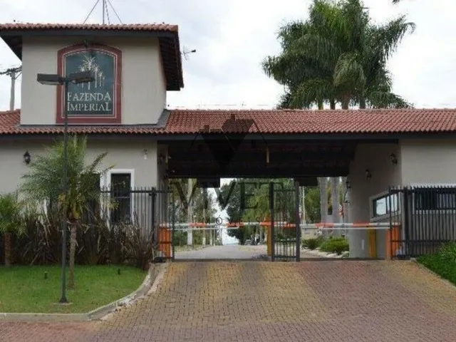 Imagem: A casa em condomínio possui 4 Dormitórios, 4 Suítes, 8