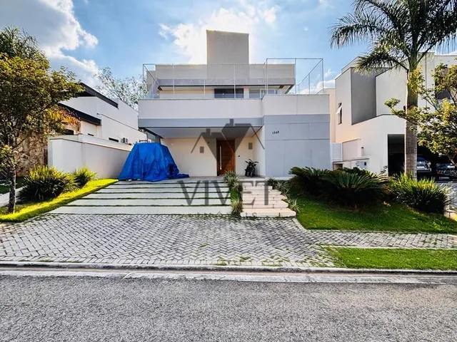 Imagem: A casa em condomínio possui 5 Dormitórios, 3 Suítes, 7