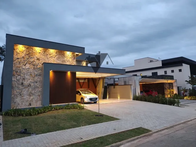 Imagem: A casa em condomínio possui 5 Dormitórios, 3 Suítes, 5