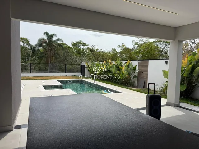 Imagem: Casa de Luxo em Condomínio - 4 Quartos