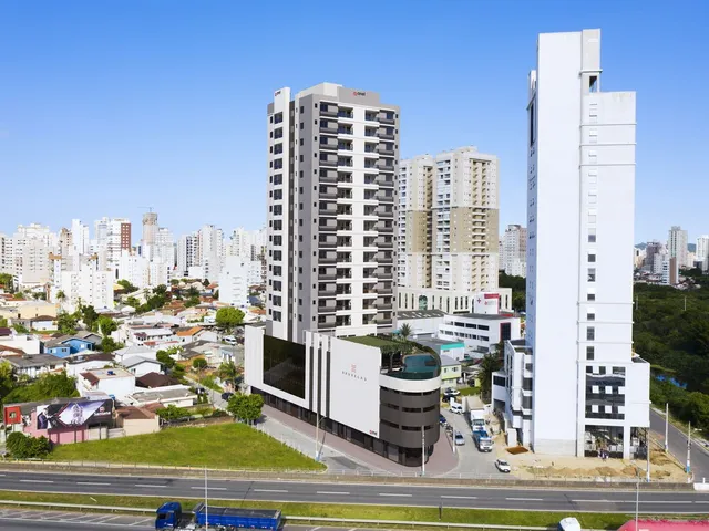 Imagem 7: Apto Em Construção em Itapema/SC bairro Meia Praia, com 83m² sendo 2 suítes, 2 vagas