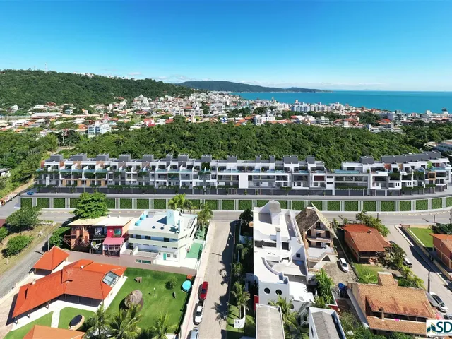 Imagem 1: Casa em Construção em Bombinhas, com 308,84m² área privativa, sendo 3 suítes. Área