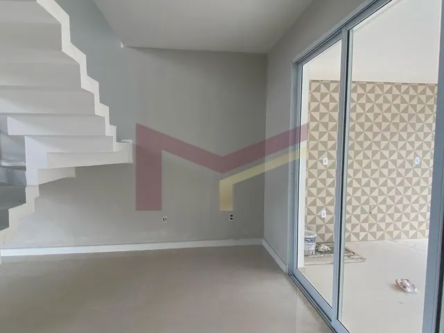 Imagem 3: Sobrado em condomínio com 04 suítes