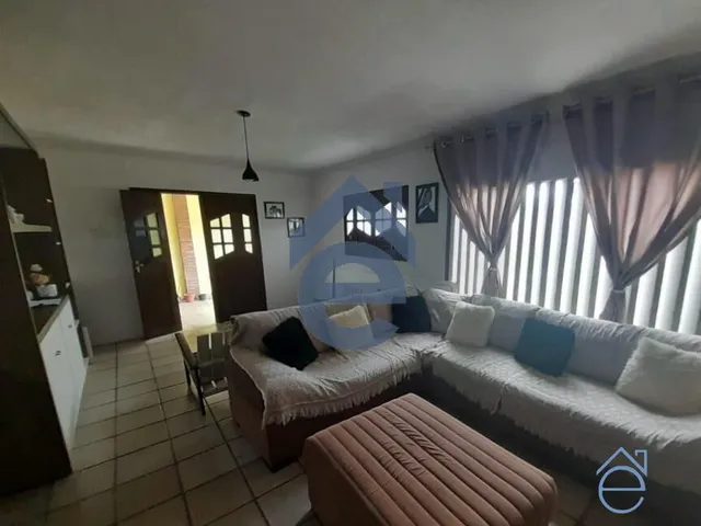 Imagem: Casa com primeiro andar à venda próx ao