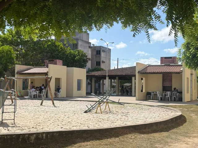 Imagem: O apartamento possui 2 Dormitórios, 1 Banheiro, 1 Vaga na