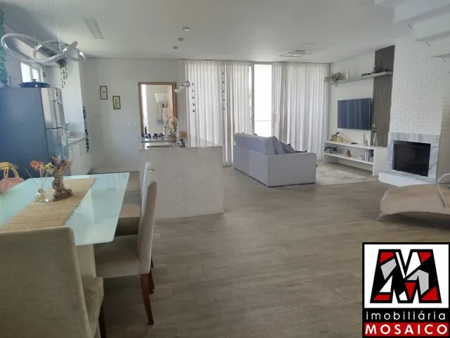 Imagem: A casa possui 3 Dormitórios, 3 Suítes, 5 Banheiros, 2