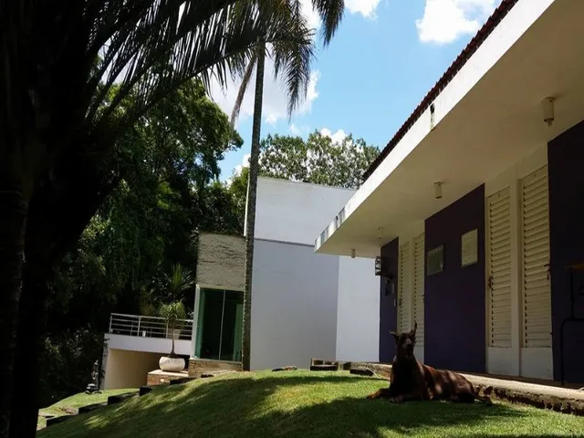 Imagem: A chácara possui 2 Dormitórios, 1 Suíte, 2 Banheiros, 6