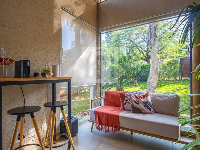 Imagem: A casa em condomínio possui 4 Dormitórios, 4 Suítes, 5