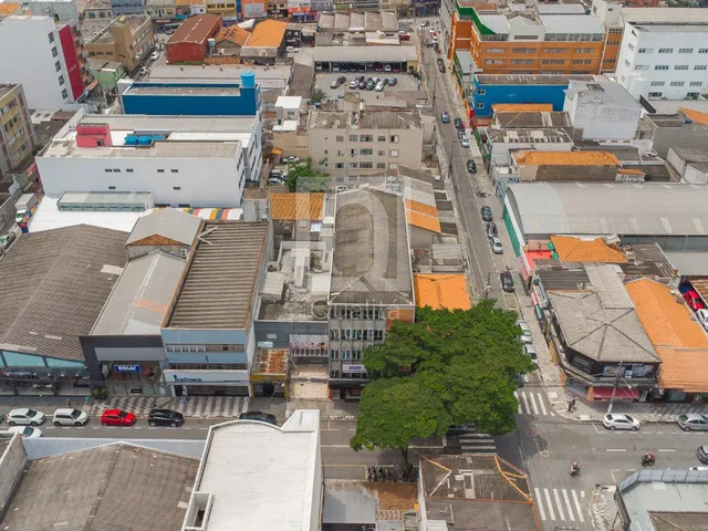 Imagem: A loja possui 300m² de Área, 1.158m² de Área Privada e