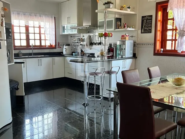 Imagem 9: Casa Térrea com 3 Quartos e Piscina À Venda no Portal do Sabiá