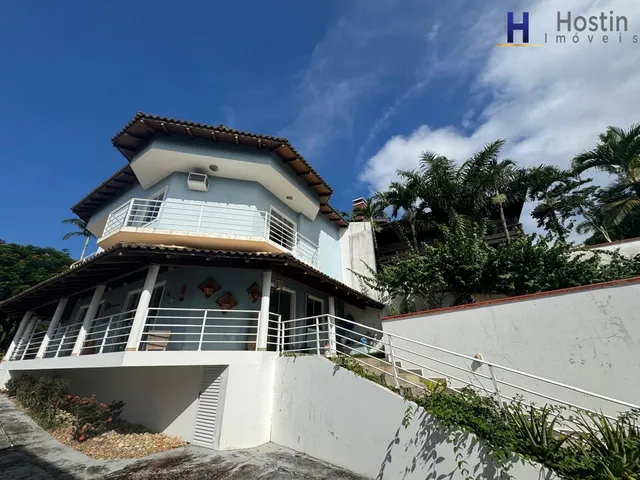 Imagem: A casa possui 3 Dormitórios, 1 Suíte, 3 Banheiros, 4