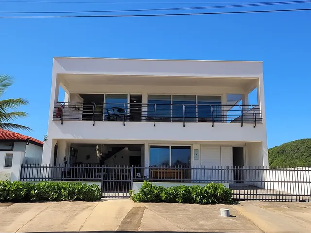 Imagem: A casa possui 4 Dormitórios, 2 Suítes, 4 Banheiros, 3