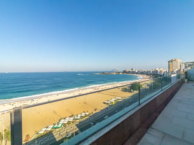 Imagem: A casa possui 4 Dormitórios, 4 Suítes, 6 Banheiros, 1