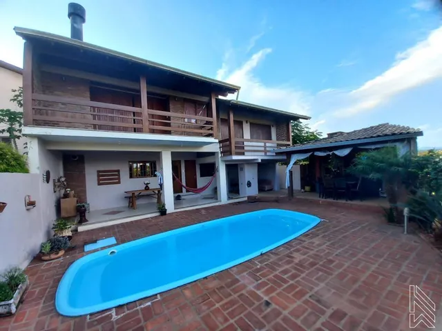 Imagem: Casa com 3 Dormitorio(S) Localizado(A) no