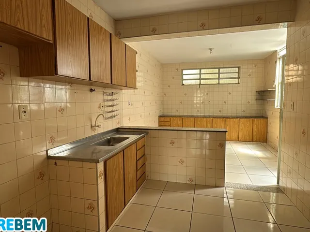 Imagem: CASA COM EXCELENTE LOCALIZAÇÃO EM ÁREA