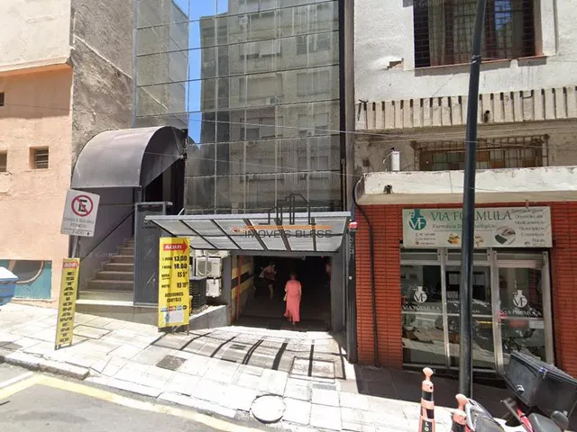 Imagem: Sala comercial localizada no Centro Histórico/Porto